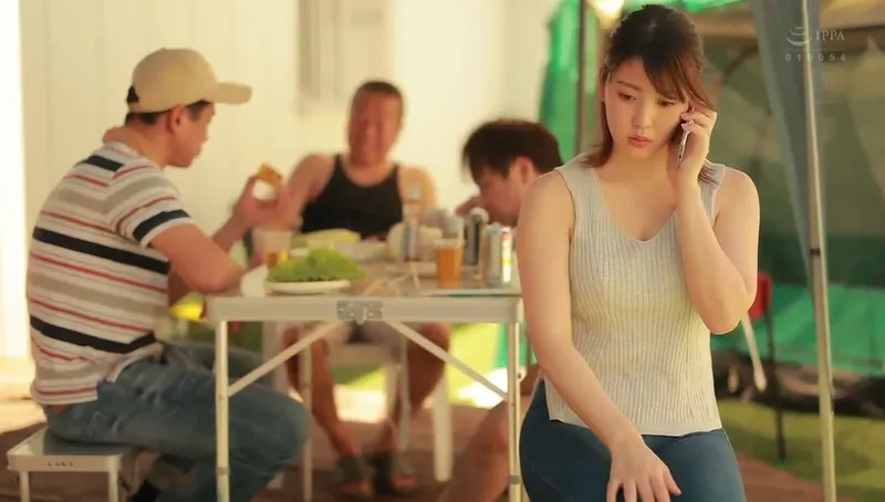 ông xã khờ để người vợ tham gia sự kiện cắm trại với mấy gã nhà cạnh bên và cái kết