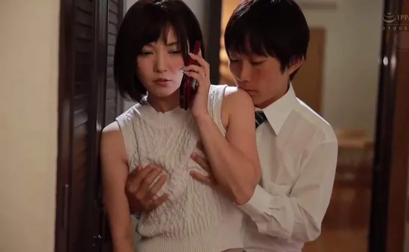 Chồng đi đánh golf, cô vợ ở nhà dẫn trai trẻ về phang cho sướng