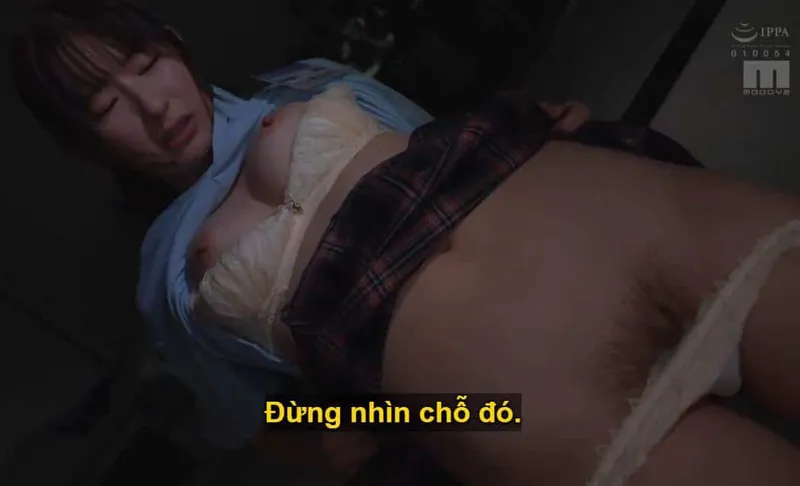 Người quản lý lập mưu đáp trả cô nhân viên dưới quyền kiêu căng lười nhác, suốt ngày chỉ chăm chăm tán gẫu tin nhắn với người yêu.